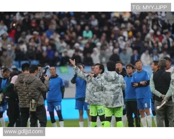 在足球明星的光环下我感受到了梦想与激情的碰撞